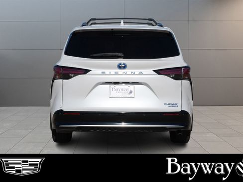 Used 2024 Toyota Sienna Platinum image 6