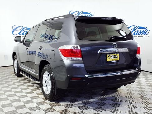 Used 2013 Toyota Highlander SE FWD image 2