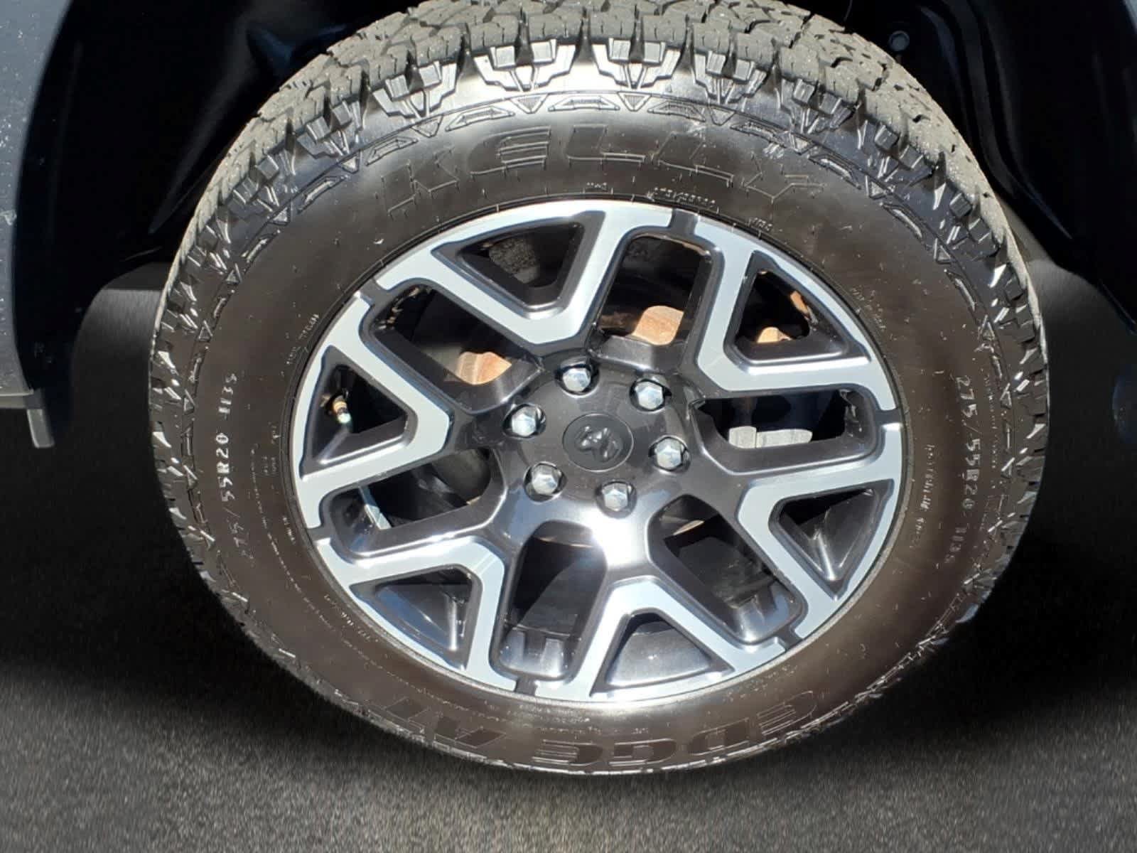 Used 2025 RAM 1500 Laramie AWD/4WD image 9
