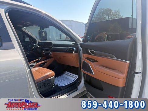 Used 2024 Kia Telluride SX Prestige X-Pro AWD/4WD image 17