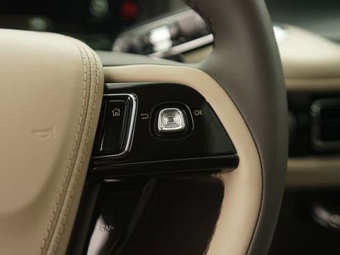 Used 2024 Lincoln Aviator 2WD w/ Premium Package image 23