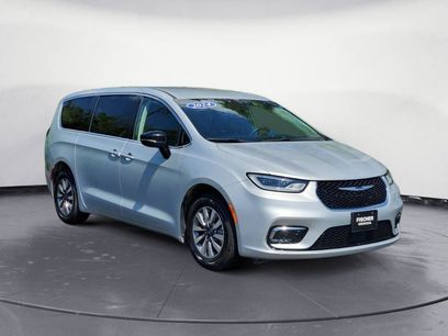 Used 2024 Chrysler Pacifica Limited