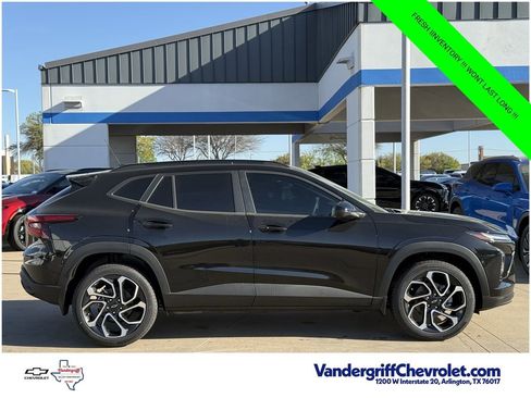 New 2026 Chevrolet Trax RS w/ Sunroof Package FWD image 3