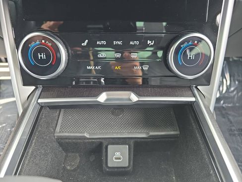 Certified 2023 Land Rover Range Rover SE image 25