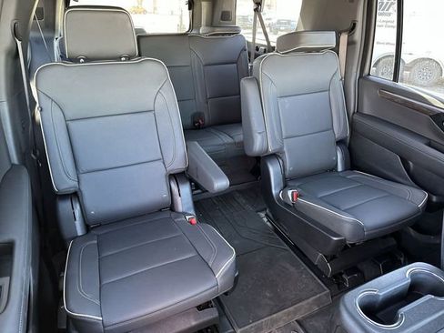 New 2025 Chevrolet Suburban Premier image 28