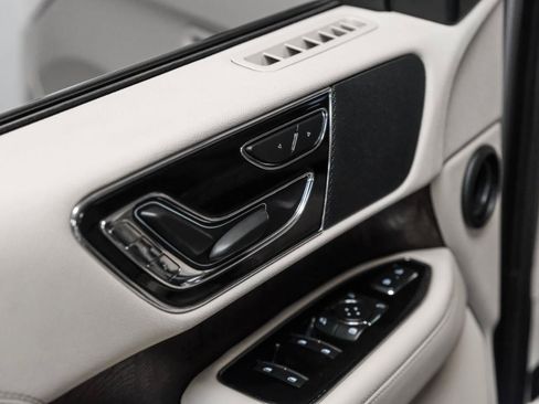 Used 2020 Lincoln Navigator 2WD image 40