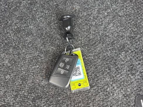 Used 2022 Volkswagen Taos SE image 25