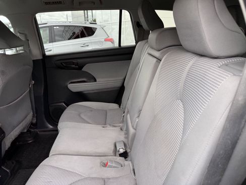 Used 2023 Toyota Highlander LE FWD image 15