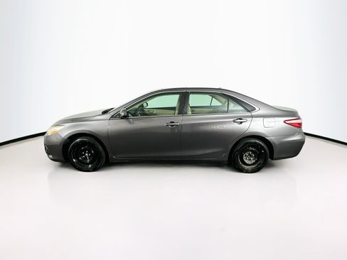 Used 2017 Toyota Camry LE w/ Moonroof Package FWD image 4