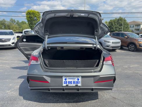 Used 2024 Hyundai Elantra SE FWD image 15