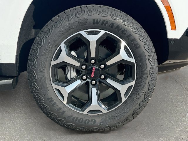 New 2027 GMC Yukon AT4 w/ AT4 Premium Package AWD/4WD image 19