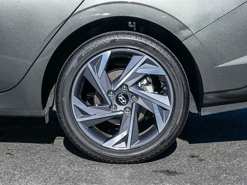 Certified 2025 Hyundai Elantra SEL image 11