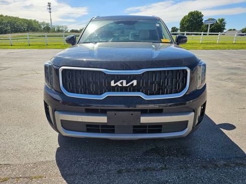 Used 2023 Kia Telluride EX w/ EX Captain's Chair Package AWD/4WD image 2