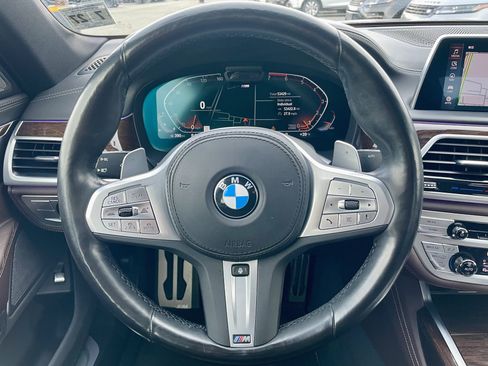Used 2022 BMW 750i xDrive w/ Luxury Rear Seating Package image 21