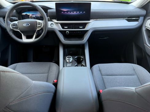 Used 2026 Ford Explorer Active AWD/4WD image 19