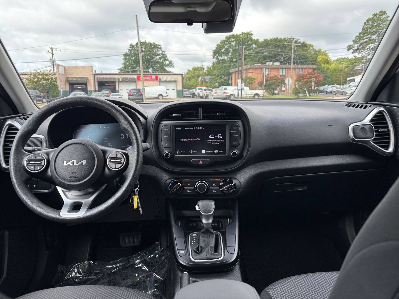 Used 2025 Kia Soul LX w/ LX Technology Package FWD image 30