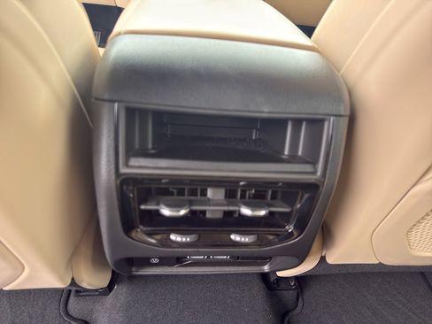 Used 2023 Jeep Grand Cherokee Limited image 32