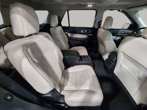 Used 2018 Ford Explorer Platinum AWD/4WD image 22