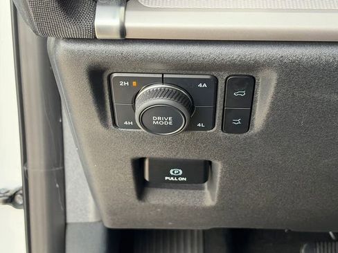 Used 2025 Ford Expedition Active image 20