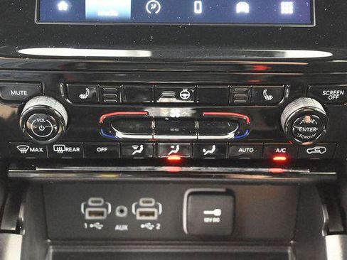 Used 2024 Jeep Grand Cherokee Altitude AWD/4WD image 23