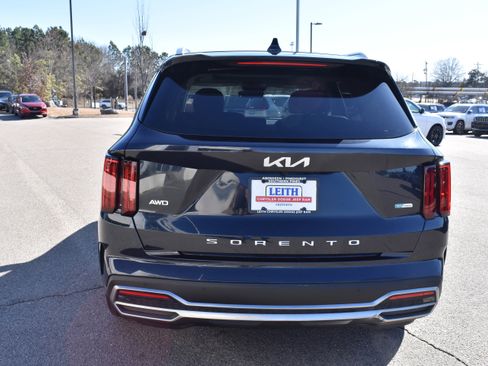 Used 2022 Kia Sorento SX w/ Panoramic Sunroof Package image 8
