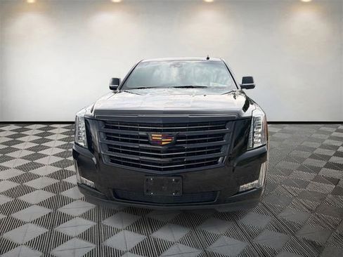 Used 2019 Cadillac Escalade Platinum w/ Escalade Sport Edition AWD/4WD image 2