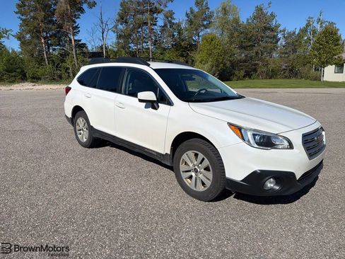 Used 2017 Subaru Outback 2.5i Premium AWD/4WD image 1