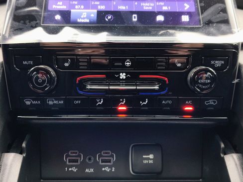 New 2025 Jeep Grand Cherokee L Altitude image 30