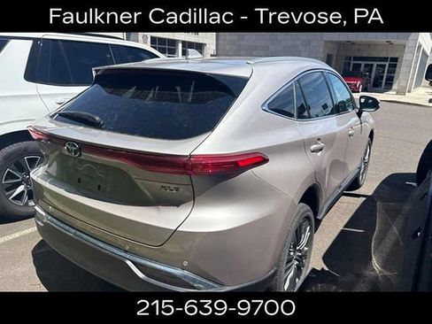 Used 2024 Toyota Venza XLE AWD/4WD image 3