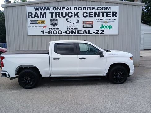 Used 2025 Chevrolet Silverado 1500 Custom RWD image 2