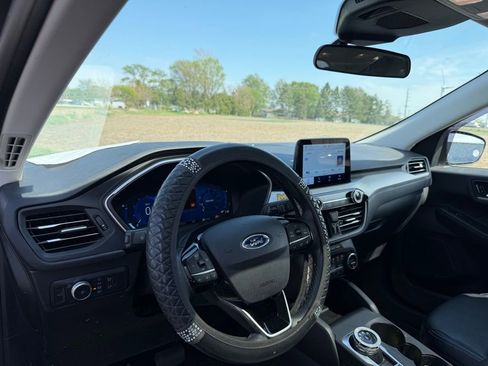 Certified 2021 Ford Escape SEL w/ Technology Package AWD/4WD image 11