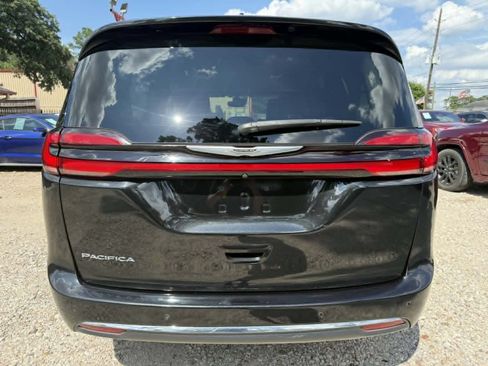 Used 2022 Chrysler Pacifica Touring-L FWD image 6