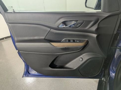Used 2023 GMC Acadia SLE w/ LPO, Floor Liner Package AWD/4WD image 9