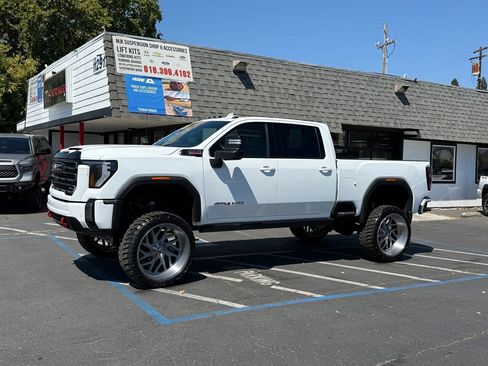 Used 2024 GMC Sierra 2500 AT4 w/ AT4 Premium Plus Package image 9
