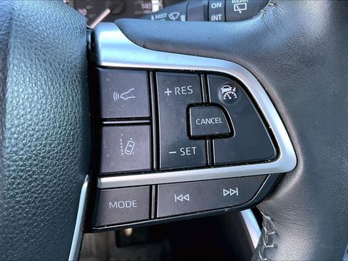 Used 2023 Toyota Highlander XSE image 21