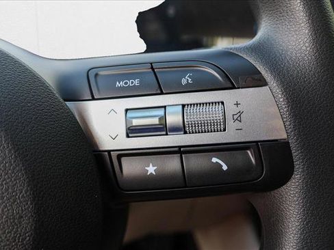 New 2025 Hyundai Tucson SE image 16