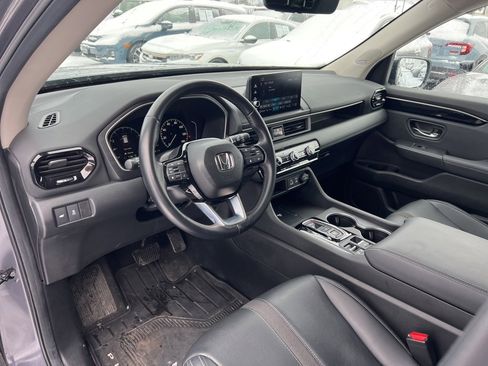 Used 2024 Honda Pilot Touring image 9