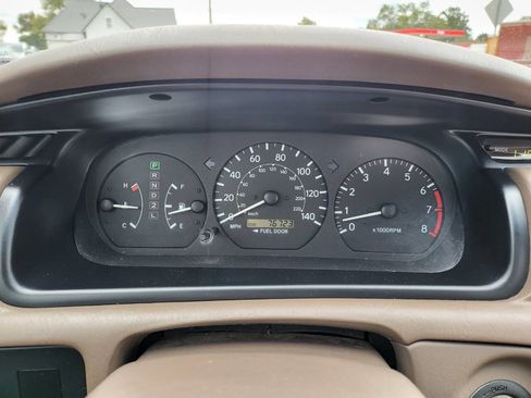 Used 2000 Toyota Camry LE image 2