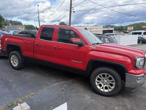 Used 2017 GMC Sierra 1500 SLE w/ SLE Value Package AWD/4WD image 5