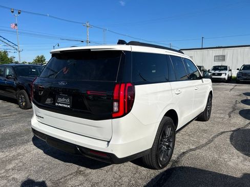 Used 2025 Ford Expedition Platinum w/ Stealth Performance Package AWD/4WD image 11