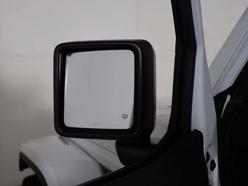 Used 2025 Jeep Wrangler Unlimited Sahara AWD/4WD image 30