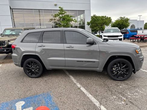 Used 2021 Jeep Grand Cherokee Laredo X AWD/4WD image 31