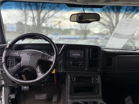 Used 2006 Chevrolet Silverado 1500 LT w/ Onstar Plus Package image 19