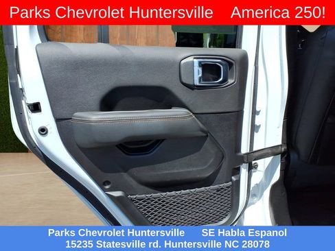 Used 2023 Jeep Wrangler Unlimited Sahara AWD/4WD image 25