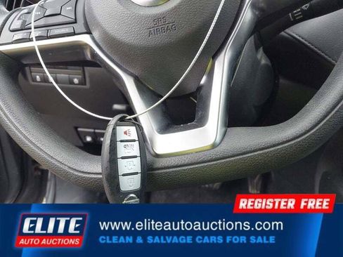 Used 2020 Nissan Versa S FWD image 22