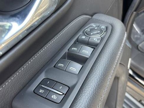 Used 2021 GMC Yukon Denali w/ Denali Ultimate Package AWD/4WD image 12