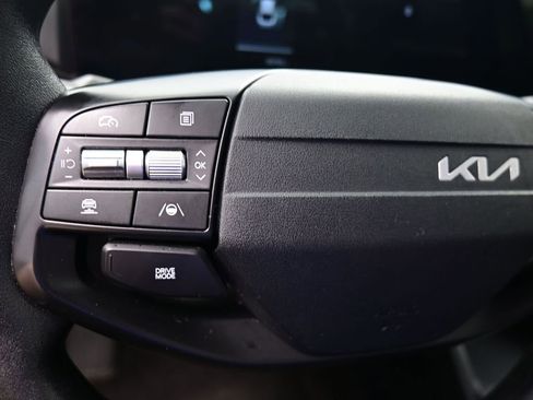 Used 2025 Kia K4 LXS image 18