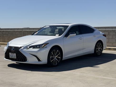 Certified 2023 Lexus ES 350 w/ Premium Package FWD image 4