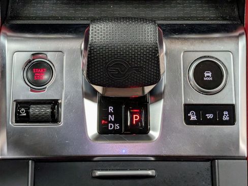 Used 2022 Jaguar F-PACE SVR image 28