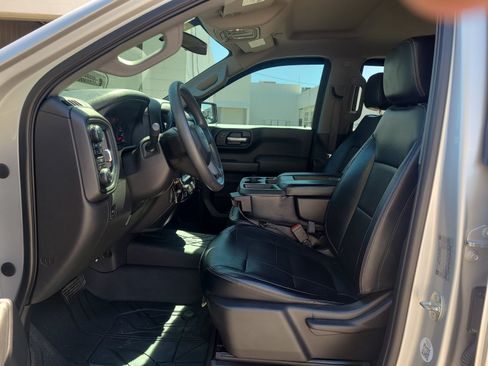 Used 2019 Chevrolet Silverado 1500 Custom w/ Custom Value Package AWD/4WD image 12